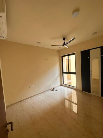 Room in 2 BHK Apartment at Lodha Sterling, Kolshet Road – for Rent