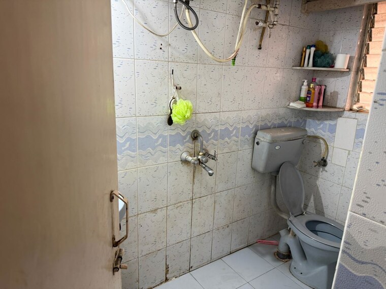 Bathroom, rakshak-nagar-gold 2 Bedroom 950 Sq.Ft. Apartment In Kharadi Pune 9975398