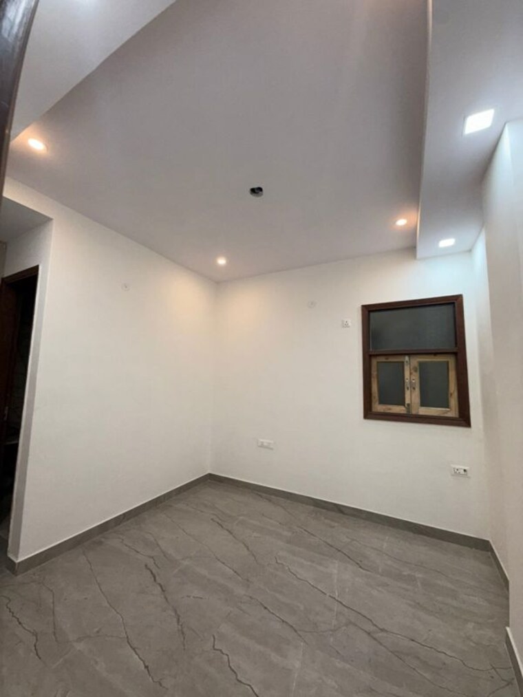 Room, tagore garden extension 2 Bedroom 80 Sq.Yd. Builder Floor In Tagore Garden Extension Delhi 9975399