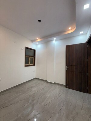 Room in 2 BHK Builder Floor at Tagore Garden Extension – for Rent