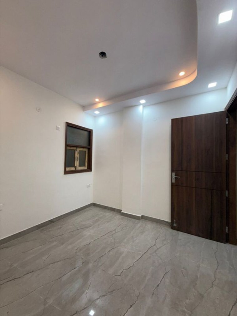 Room, tagore garden extension 2 Bedroom 80 Sq.Yd. Builder Floor In Tagore Garden Extension Delhi 9975399