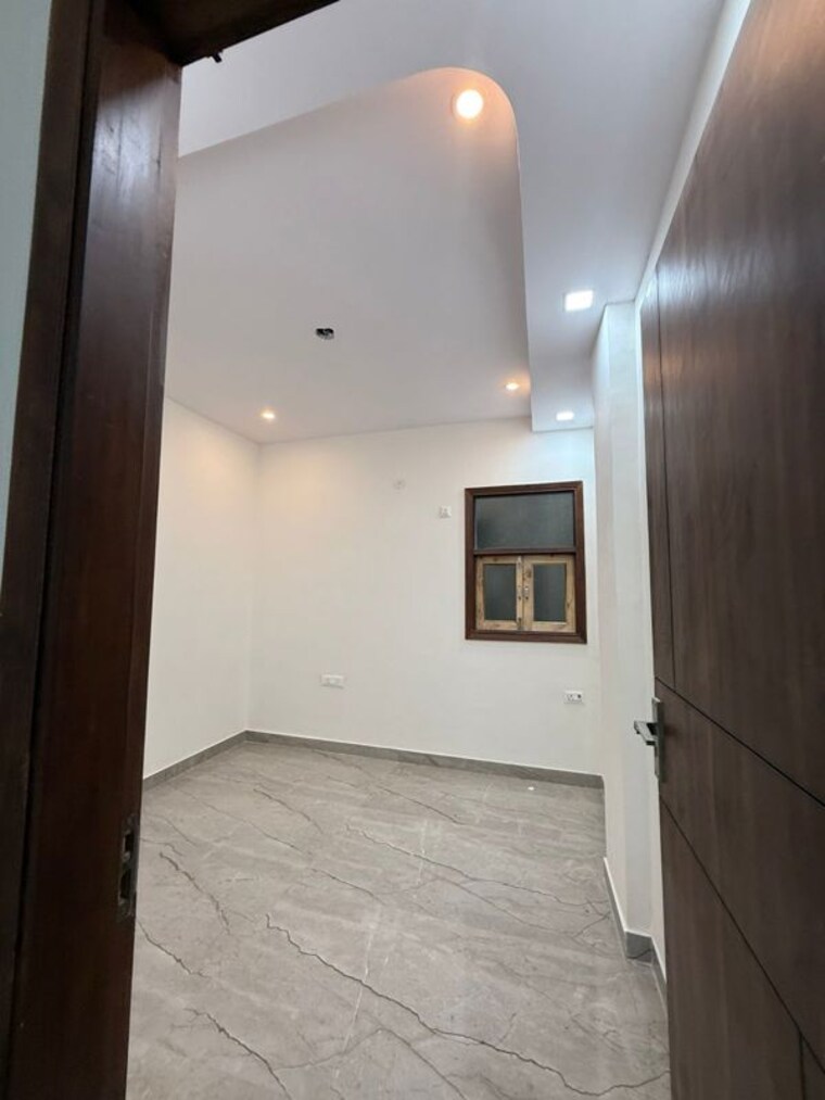 Room, tagore garden extension 2 Bedroom 80 Sq.Yd. Builder Floor In Tagore Garden Extension Delhi 9975399