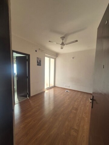 Room in 3 BHK Apartment at Amrapali Leisure Park, Amrapali Leisure Valley – for Rent
