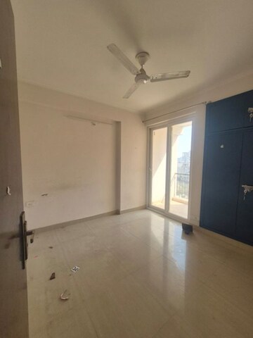 Room in 3 BHK Apartment at Amrapali Leisure Park, Amrapali Leisure Valley – for Rent