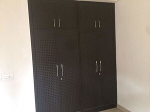 Furnished Amenities in 4 BHK Apartment at Mahagun Moderne, Sector 78 – for Rent