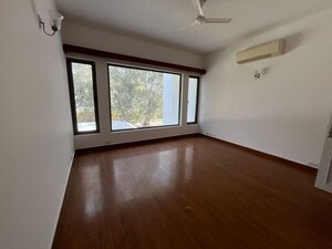 Room in 4 BHK Independent House at Friends Colony – for Rent