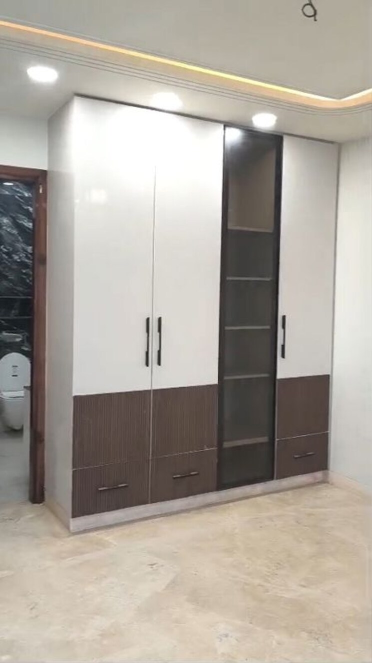 Bathroom, rohini sector 23 4 Bedroom 2200 Sq.Ft. Builder Floor In Rohini Sector 23 Delhi 9975697