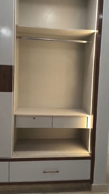 Furnished Amenities in 4 BHK Builder Floor at Rohini Sector 23 – for Sale