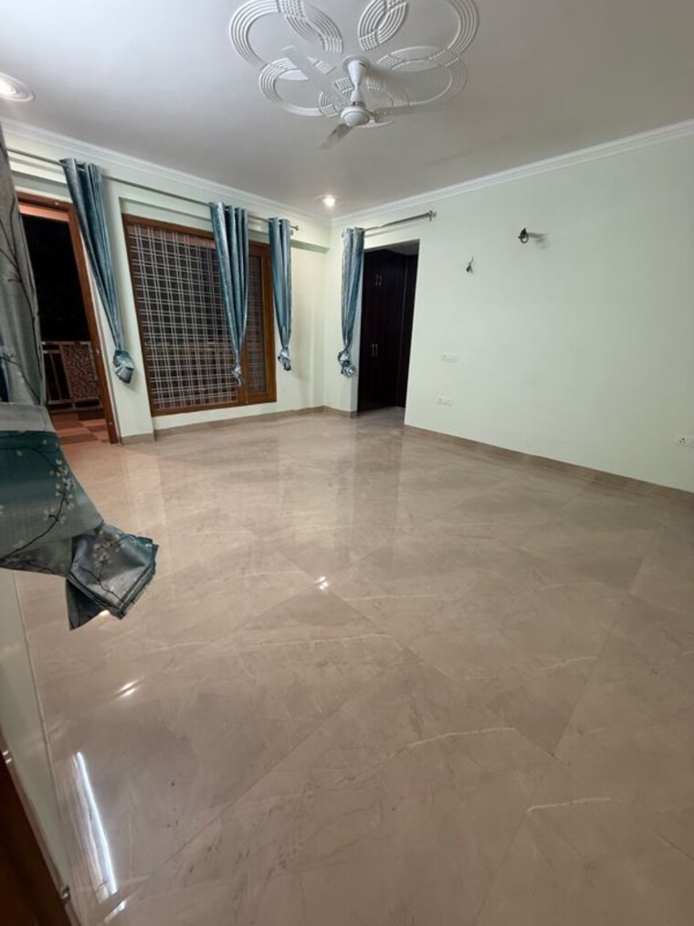 Room, sector 23 3 Bedroom 420 Sq.Ft. Builder Floor In Sector 23 Gurgaon 9975703