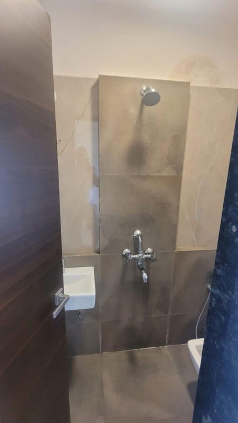 Bathroom, vardhman-grandeur 1 Bedroom 870 Sq.Ft. Apartment In Andheri West Mumbai 9975700