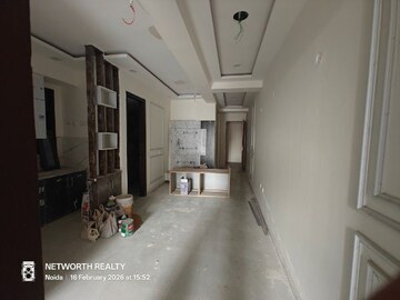 Parking in 2 BHK Builder Floor at Sector 73 – for Sale