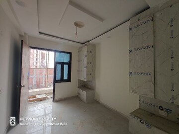 Room in 2 BHK Builder Floor at Sector 73 – for Sale