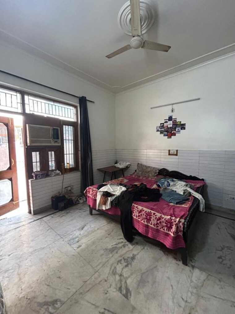  Parking, sector 23a 3 Bedroom 1800 Sq.Ft. Independent House In Sector 23a Gurgaon 9975762