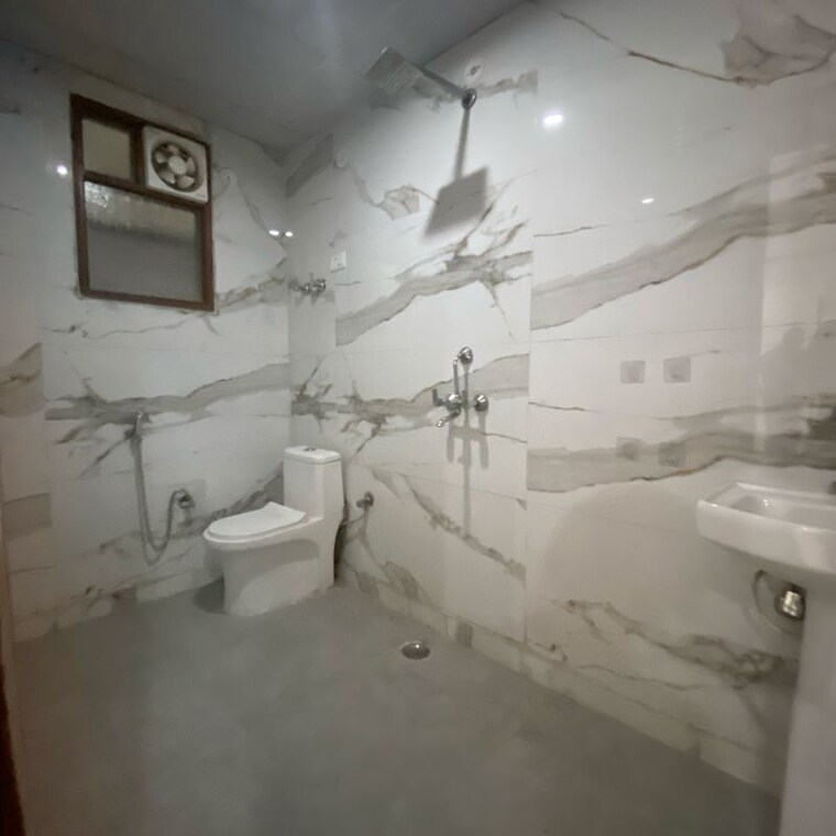 Bathroom, chattarpur 3 Bedroom 1100 Sq.Ft. Builder Floor In Chattarpur Delhi 9975770