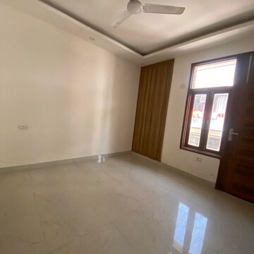 Room in 3 BHK Builder Floor at Chattarpur – for Rent
