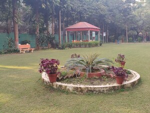 2 BHK Builder Floor – Garden View at Ansal Sushant Apartments, Sushant Lok I - for Rent