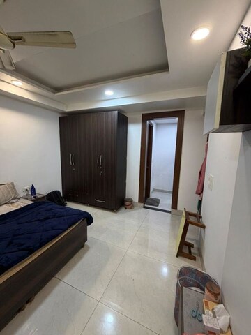 Bedroom in 3 BHK Builder Floor at Sector 38 – for Rent