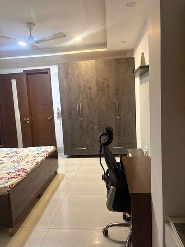Master Bedroom in 3 BHK Builder Floor at Sector 38 – for Rent