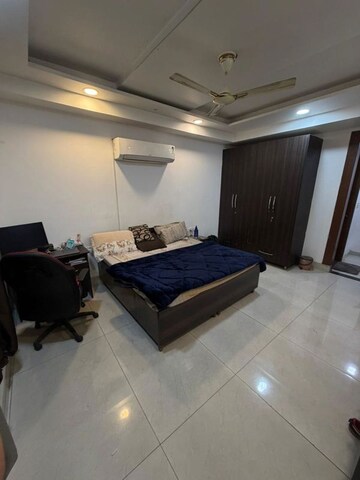 Bedroom in 3 BHK Builder Floor at Sector 38 – for Rent
