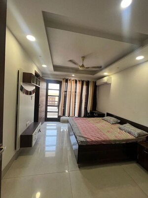 Living Room in 3 BHK Builder Floor at Sector 38 – for Rent