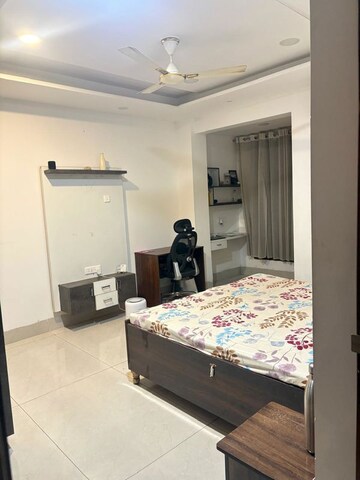 Bedroom in 3 BHK Builder Floor at Sector 38 – for Rent