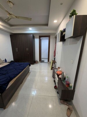 Building Lobby in 3 BHK Builder Floor at Sector 38 – for Rent