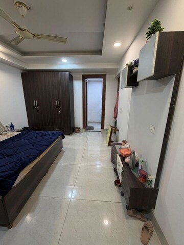 Building Lobby in 3 BHK Builder Floor at Sector 38 – for Rent