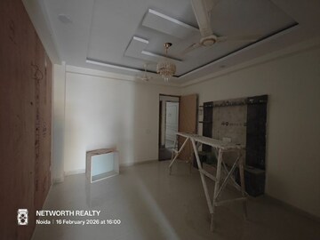 Room in 1 BHK Builder Floor at Sector 73 – for Sale