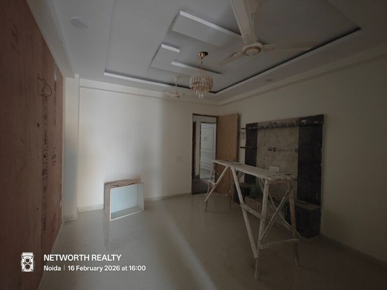 Room, sector 73 1 Bedroom 600 Sq.Ft. Builder Floor In Sector 73 Noida 9975954
