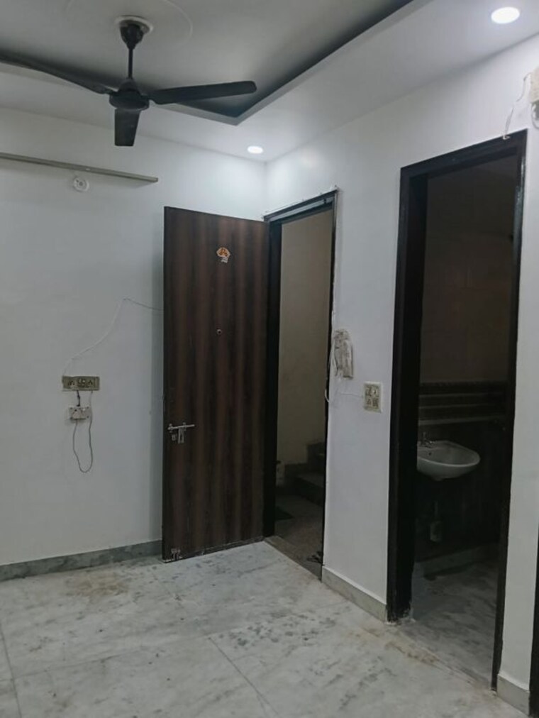 Room, jagatpur 2.5 Bedroom 471 Sq.Ft. Builder Floor In Jagatpur Delhi 9975980