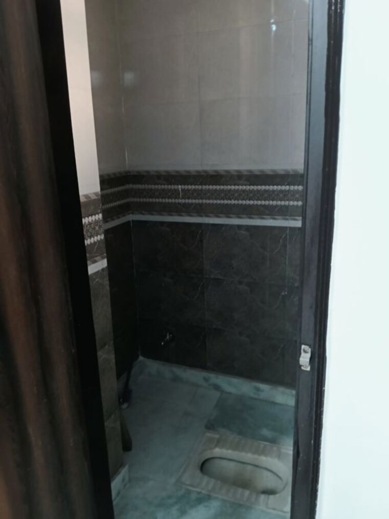 Bathroom, jagatpur 2.5 Bedroom 492 Sq.Ft. Builder Floor In Jagatpur Delhi 9975987