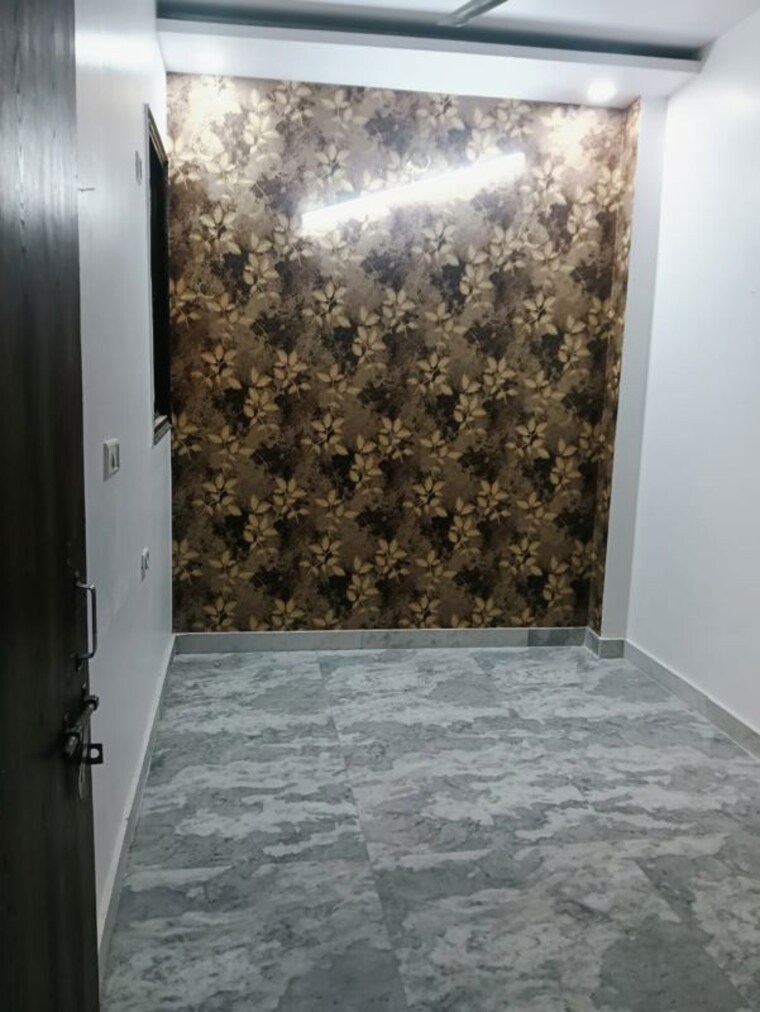 Room, jagatpur 2.5 Bedroom 495 Sq.Ft. Builder Floor In Jagatpur Delhi 9975988