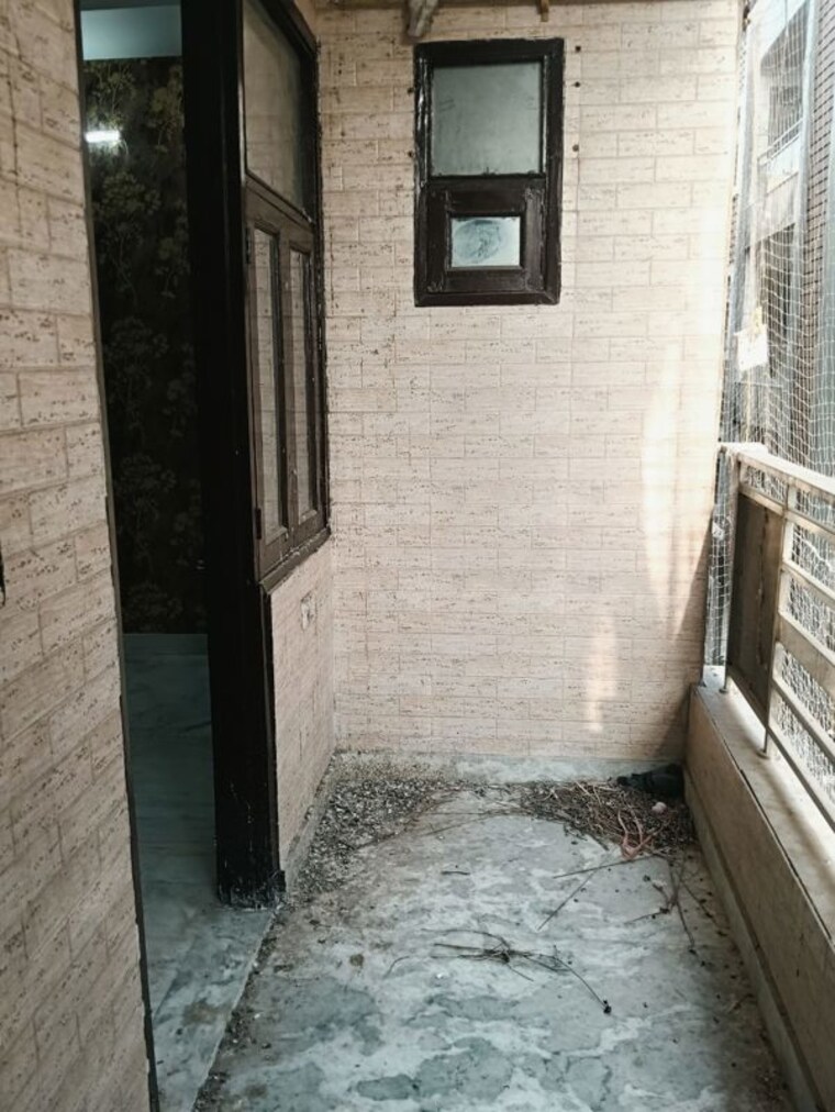 Balcony, jagatpur 2.5 Bedroom 564 Sq.Ft. Builder Floor In Jagatpur Delhi 9976005