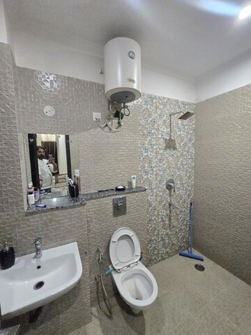 Bathroom in 1 BHK Builder Floor at Sector 46 – for Rent