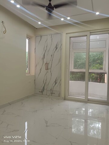 Room in 3 BHK Apartment at Sector 10 Dwarka – for Rent