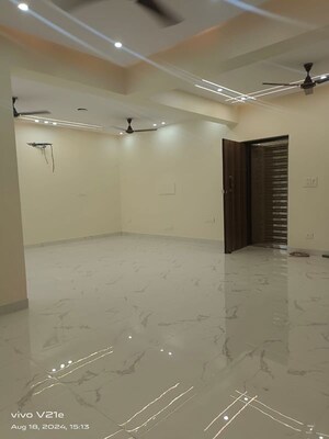 Room in 3 BHK Apartment at Dwarka – for Sale