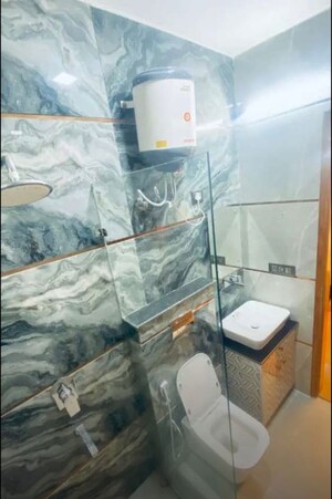 Bathroom in 3 BHK Apartment at Hazratganj – for Rent