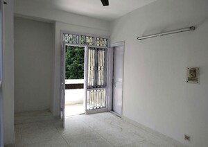 Room in 3 BHK Apartment at Sector 10 Dwarka – for Sale