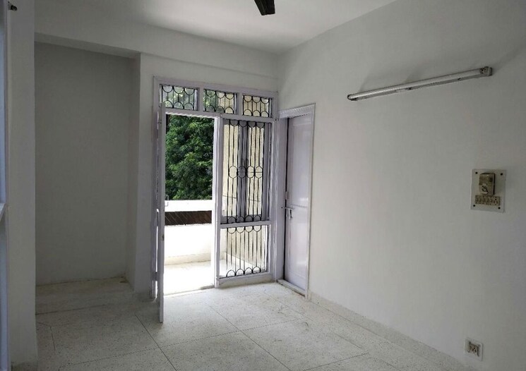 Room, sector 10 dwarka 3 Bedroom 1600 Sq.Ft. Apartment In Sector 10 Dwarka Delhi 9976071