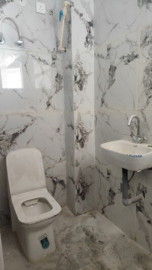 Bathroom in 1 BHK Builder Floor at Sector 23 – for Rent