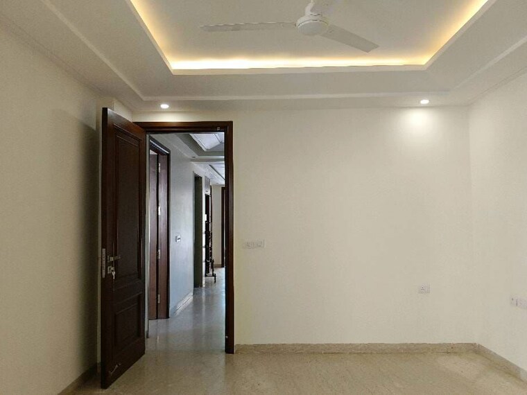 Room, defence colony 4 Bedroom 2700 Sq.Ft. Builder Floor In Defence Colony Delhi 9976539