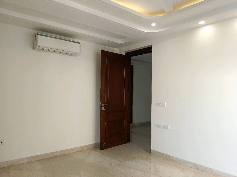 Room, defence colony 4 Bedroom 2700 Sq.Ft. Builder Floor In Defence Colony Delhi 9976539