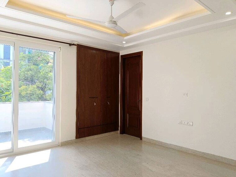 Room, defence colony 4 Bedroom 2700 Sq.Ft. Builder Floor In Defence Colony Delhi 9976539