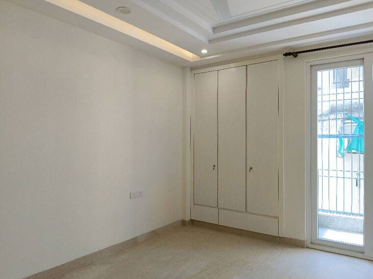 Room, defence colony 4 Bedroom 2700 Sq.Ft. Builder Floor In Defence Colony Delhi 9976539