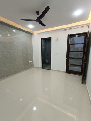 Room in 3 BHK Builder Floor at Sector 47 – for Rent