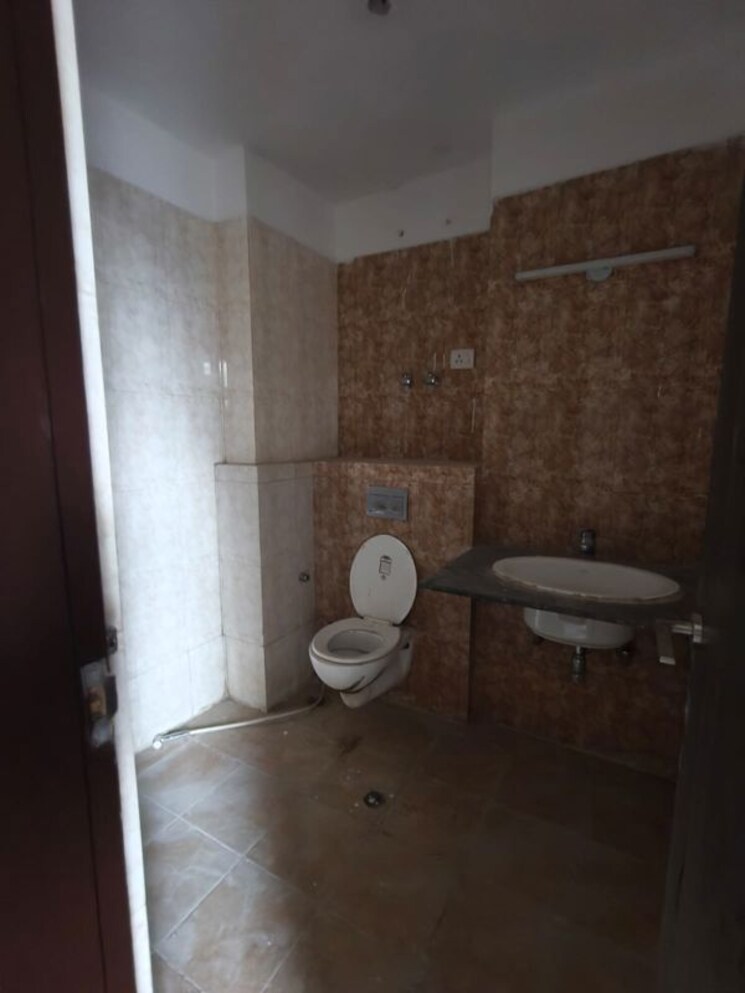 Bathroom, sector 10 dwarka 2.5 Bedroom 1400 Sq.Ft. Apartment In Sector 10 Dwarka Delhi 9976655