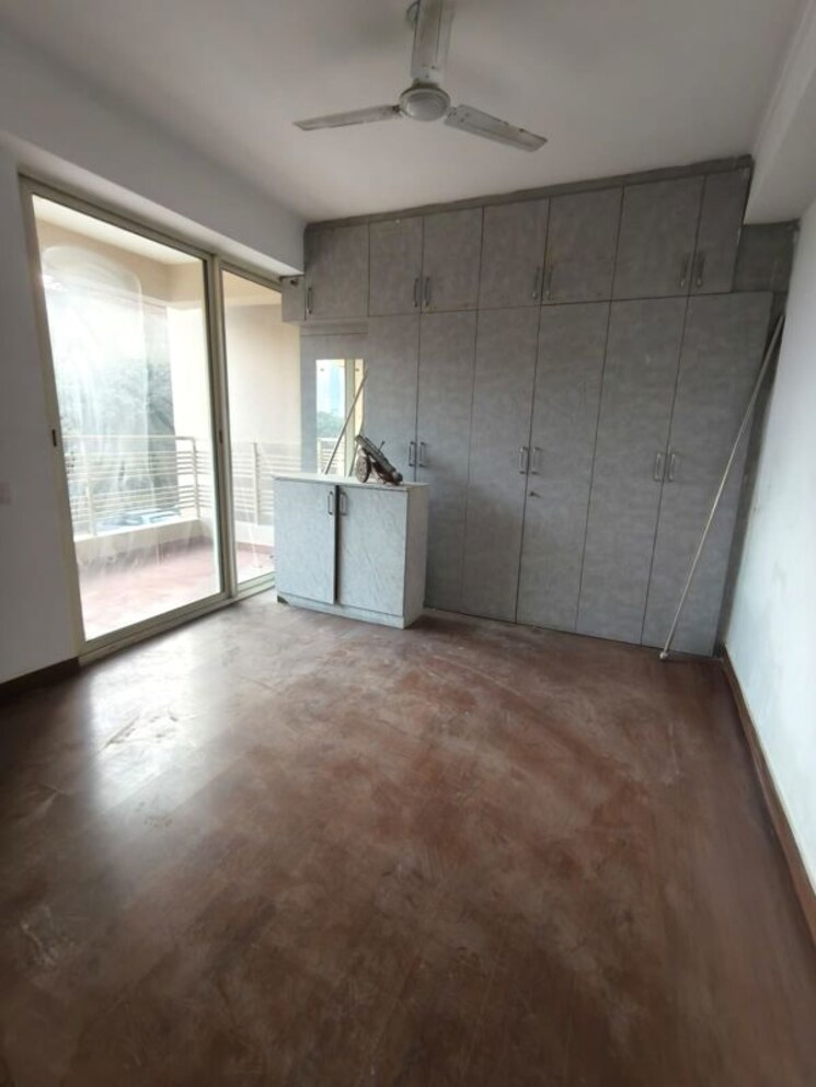 Room, sector 10 dwarka 2.5 Bedroom 1400 Sq.Ft. Apartment In Sector 10 Dwarka Delhi 9976655