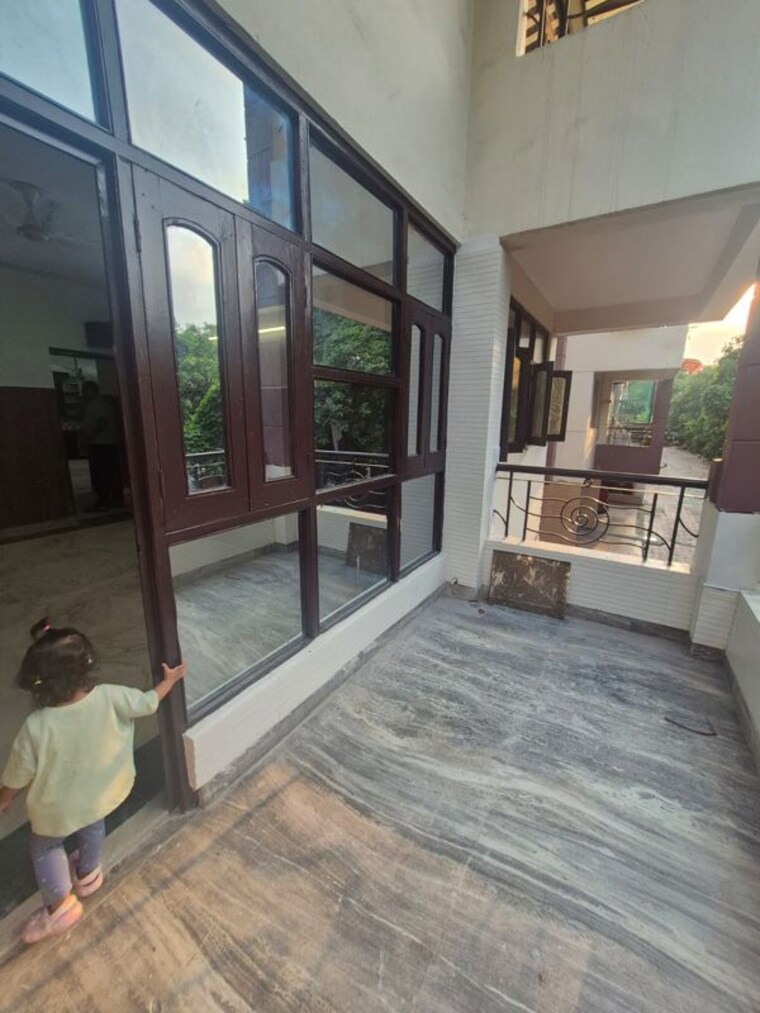  Parking, sector 19 dwarka 3 Bedroom 2000 Sq.Ft. Apartment In Sector 19 Dwarka Delhi 9976847
