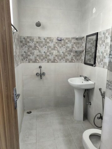 Bathroom in 3 BHK Apartment at Sector 43 – for Rent