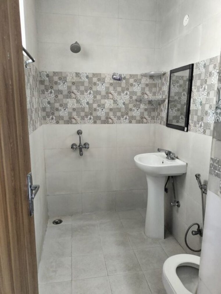 Bathroom, sector 43 3 Bedroom 2280 Sq.Ft. Apartment In Sector 43 Gurgaon 9977080